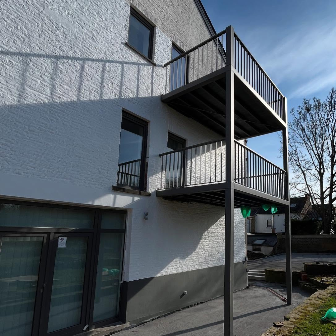 Balcons suspendus métalliques - Ferronnerie Dur Come Fer Métal - Arnaud Van Mosnenck